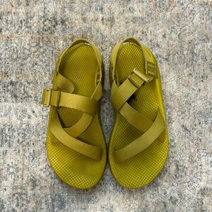 Men’s 8 Chacos Chartreuse Yellow Sandals